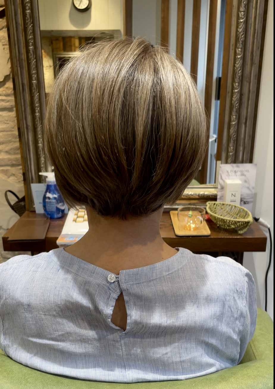 10歳以上 グレイヘアにするには まだ早い 白髪ぼかしの シークレットハイライト