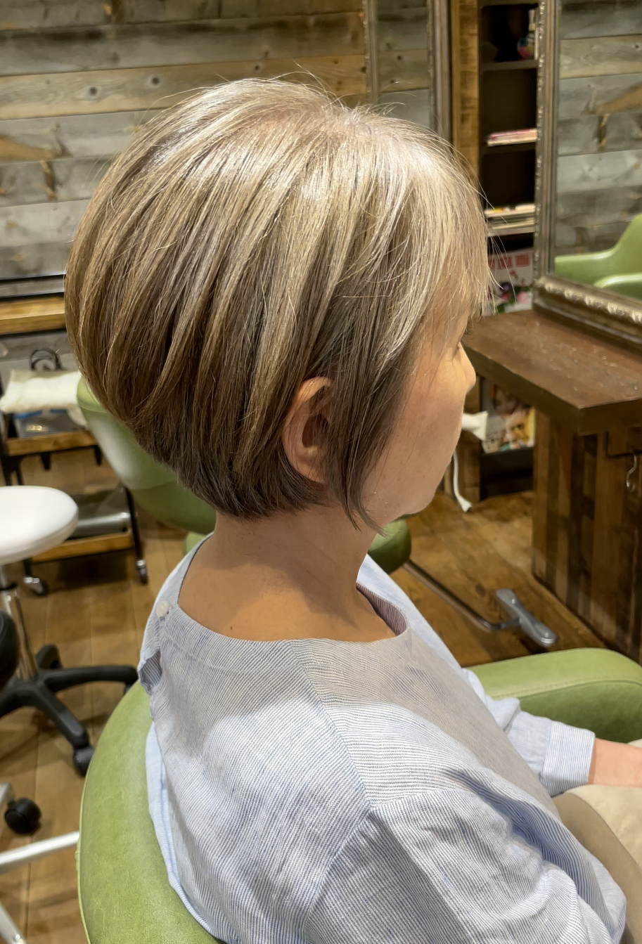 10歳以上 グレイヘアにするには まだ早い 白髪ぼかしの シークレットハイライト 10歳以上 グレイヘアにするには まだ早い 白髪ぼかしの シークレットハイライト
