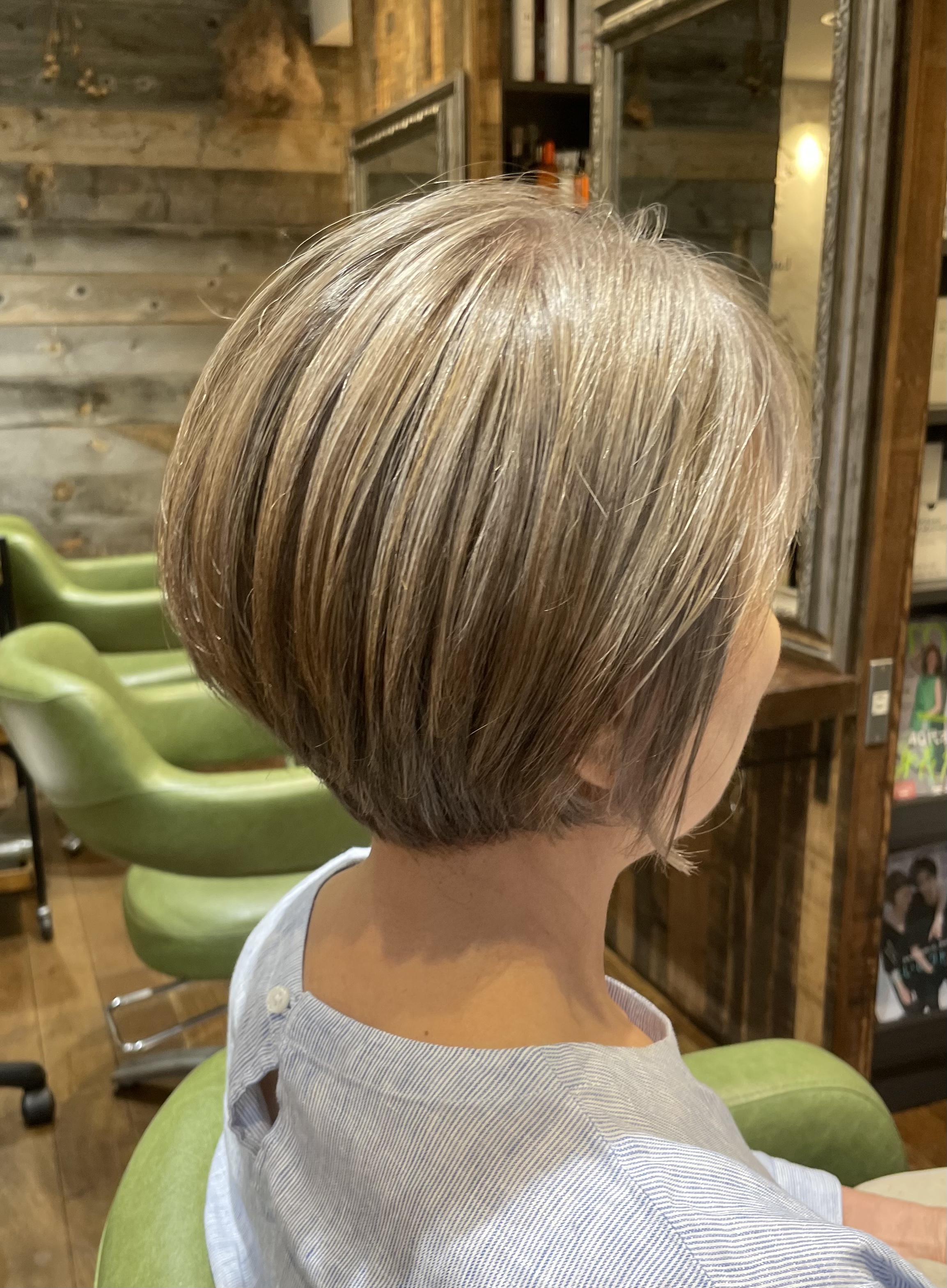 10歳以上 グレイヘアにするには まだ早い 白髪ぼかしの シークレットハイライト